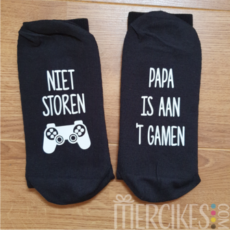 cadeau vaderdag papa is aan het gamen sokken voor papa
