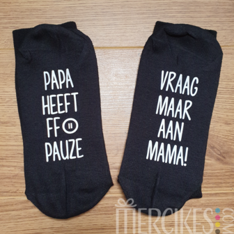 sokken papa heeft even pauze, vraag maar aan mama