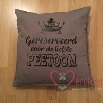 leuk cadeau voor de peetoom, kussen met de tekst &quot;gereserveerd voor de liefste peetoom&quot;