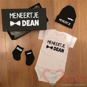 kraamdoos met inhoud, textiel met naam. Kraampaket meneertje met naam