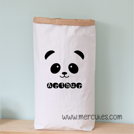 Cute papieren opbergzak voor speelgoed met een lieve panda. Gepersonaliseerd met naam