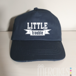 Kindercap met tekst Little Trouble