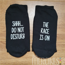 Tekst op sokken The race is on
