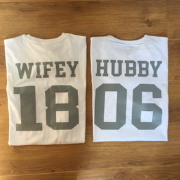Hubby en Wifey met Rugnummer