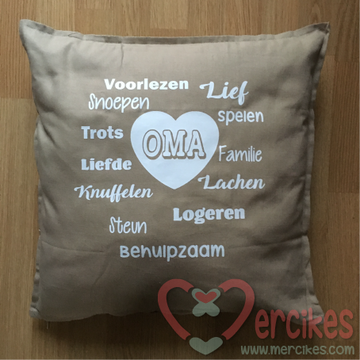 Kussen Oma met lieve woordjes